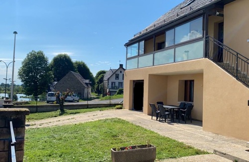 La Tour-dʼAuvergne Apartment | Appartement au Bord du lac 2 Chambres, Plein Pied Avec Terrasse