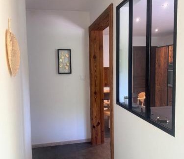 Mouthier-Haute-Pierre Apartment | Appartement dans une cité de caractère