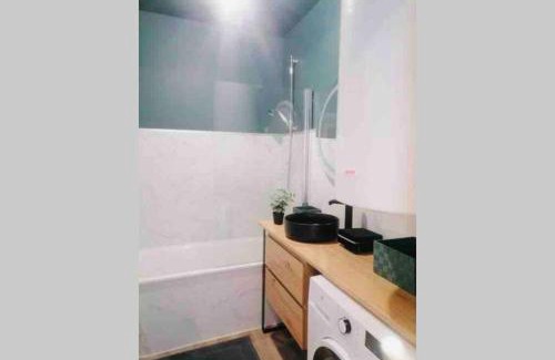 Saint-Brevin-les-Pins Apartment | Appartement 2/3 pers, centre ville avec parking.