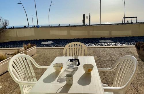 Saint-Hilaire-de-Riez Apartment | Appartement T2 Cabine - Terrasse - Face Mer - 4 Pers - Parking - FR-1-323-451