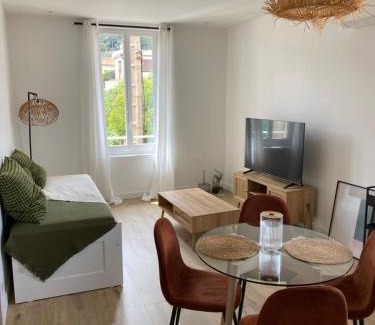 Saint-Laurent-du-Var Apartment | Appartement La Maouin 2 pièces