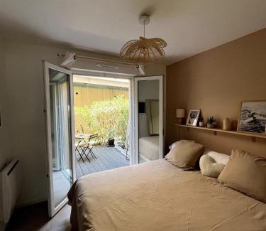 Saint-Laurent-du-Var Apartment | Appartement calme vue mer