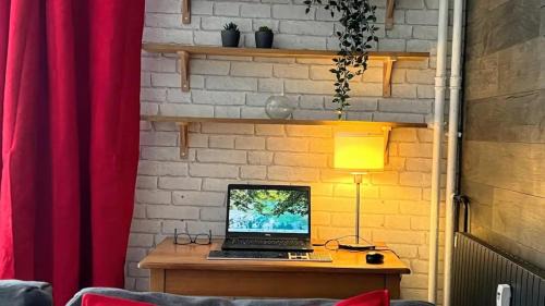 La Varenne Saint-Hilaire Apartment | Appartement chic proche de Paris, parking inclus