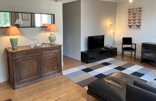 Saint-Pierre-d'Autils Apartment | Appartement 1er étage dans maison de maître