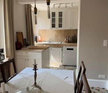 Saint-Pierre-d'Autils Apartment | Appartement 1er étage dans maison de maître