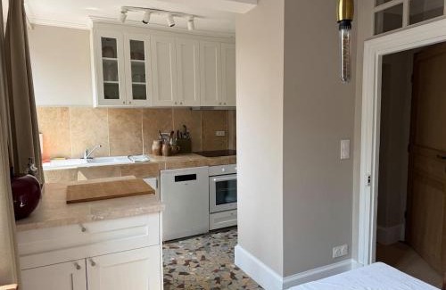 Saint-Pierre-d'Autils Apartment | Appartement 1er étage dans maison de maître