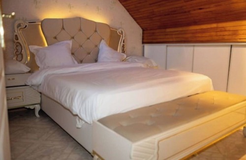 Tremblay-en-France House | Appartement Ideal Pour 12 Personnes sur 2 Niveaux de Villa