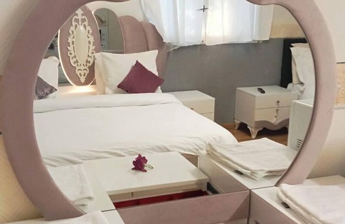 Tremblay-en-France House | Appartement Ideal Pour 12 Personnes sur 2 Niveaux de Villa