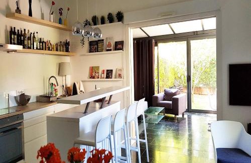 Voisins-le-Bretonneux Apartment | Appartement contemporain jardin & jacuzzi