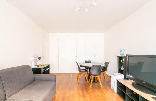 Croulebarbe Apartment | Appartement Glaciere