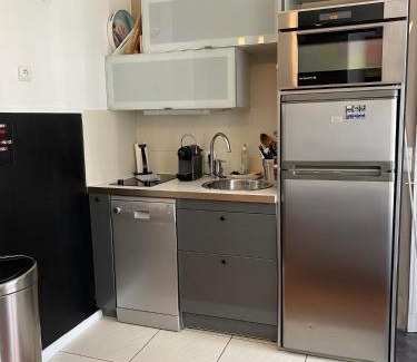 Republique - Tolstoi Apartment | Appartement Gratte-Ciel 4p Chek in H24