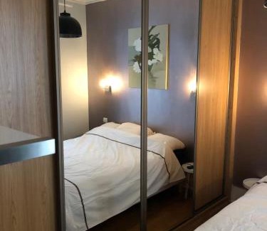 Republique - Tolstoi Apartment | Appartement Gratte-Ciel 4p Chek in H24