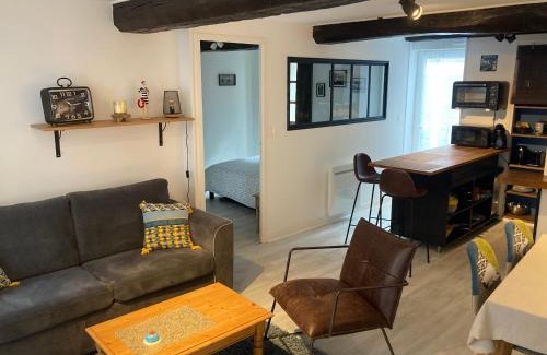 Granville Apartment | Appartement Haute Ville meublé avec cour privative