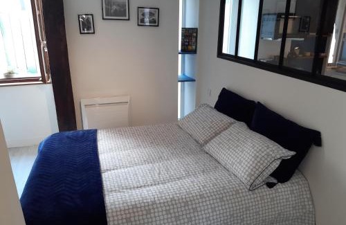 Granville Apartment | Appartement Haute Ville meublé avec cour privative