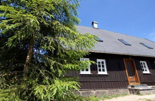 Klingenthal Apartment | Appartement in Klingenthal mit Terrasse, Garten und Grill