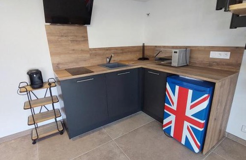 Euzet-les-Bains Apartment | Appartement indépendant dans villa