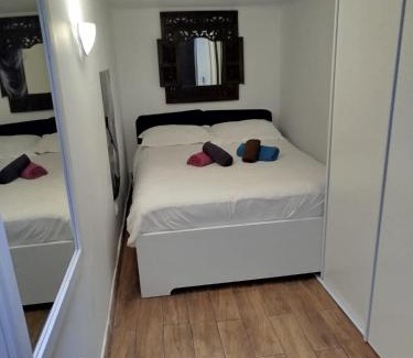 Gagny Apartment | Appartement individuel dans charmante maison de ville à la française