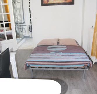 Cote Ouest Ormeaux Apartment | appartement individuelle refais a neuf,ds maison de maître,6 couchages dont un lit kingsize,cuisine avec lave vaisselle,rue privative pour se garer, accessibilité au jardin
