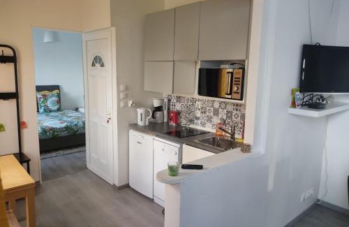 Cote Ouest Ormeaux Apartment | appartement individuelle refais a neuf,ds maison de maître,6 couchages dont un lit kingsize,cuisine avec lave vaisselle,rue privative pour se garer, accessibilité au jardin