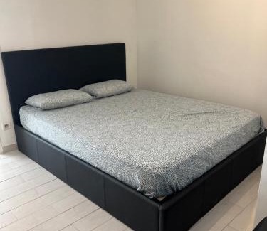 8th Arrondissement Apartment | Appartement la pointe rouge bord de mer