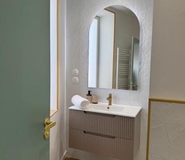 Moulins Apartment | Appartement Le rêve de Gaïa Climatisation et Wifi