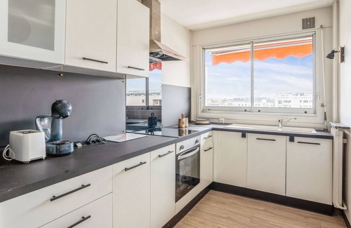 Clichy Apartment | Appartement Leroy, balcon - Welkeys