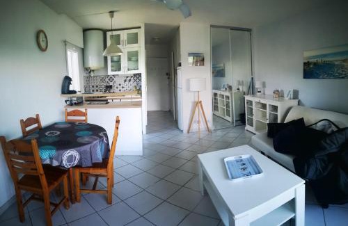 Les Sablettes Apartment | Appartement Les Pieds Dans l'eau avec climatisation !