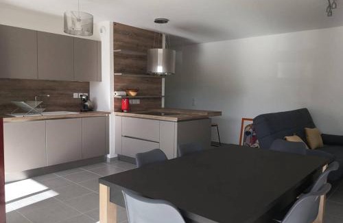 Villard-de-Lans Apartment | Appartement lumineux et spacieux avec terrasse et parking, à 15 min à pied du centre, parfait pour 6 pers ! - FR-1-548-6