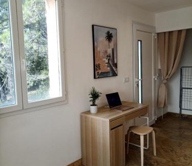 Saint-Nazaire Apartment | Appartement lumineux au cœur de la garrigue