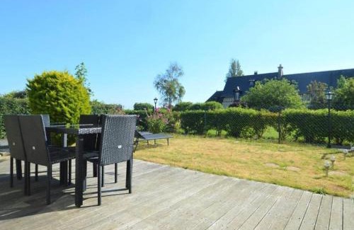 Commes Apartment | Appartement lumineux et cosy avec jardin vue sur chateau près Port en Bessin, Bayeux et Omaha Beach
