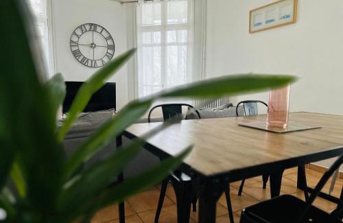 Saint-Martin Apartment | Appartement Lumineux et Spacieux 2 Chambres avec Parking Gratuit dans la Rue