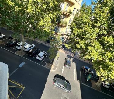 Saint-Martin Apartment | Appartement Lumineux et Spacieux 2 Chambres avec Parking Gratuit dans la Rue