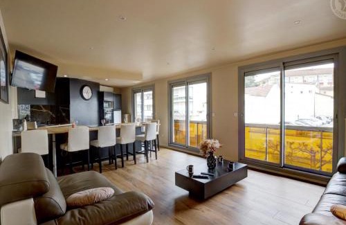 Saint-Chamond Apartment | Appartement lumineux avec balcon, 2 chambres, parking privé, proche gare à Saint-Chamond - FR-1-496-272