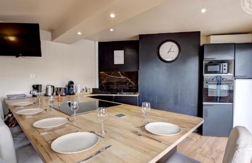 Saint-Chamond Apartment | Appartement lumineux avec balcon, 2 chambres, parking privé, proche gare à Saint-Chamond - FR-1-496-272