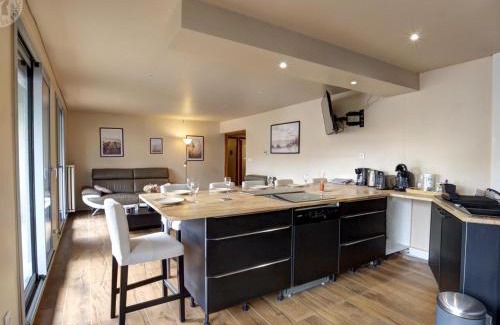 Saint-Chamond Apartment | Appartement lumineux avec balcon, 2 chambres, parking privé, proche gare à Saint-Chamond - FR-1-496-272