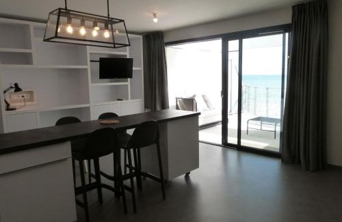 La Tranche-sur-Mer Apartment | Appartement luxe 4 pers, bord de mer, balcon, piscine, animaux admis, parking, WiFi - FR-1-194-196