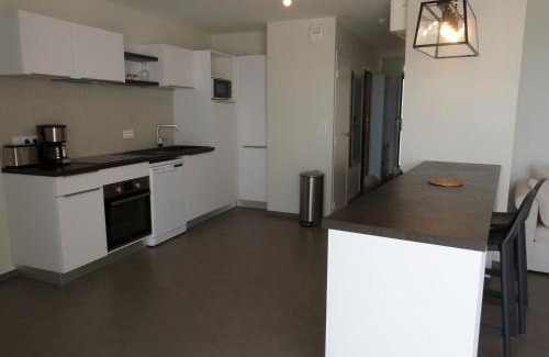 La Tranche-sur-Mer Apartment | Appartement luxe 4 pers, bord de mer, balcon, piscine, animaux admis, parking, WiFi - FR-1-194-196