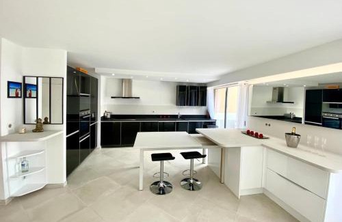 Saint Antoine Apartment | Appartement Luxe - 3 pièces avec vue mer, piscine et tennis