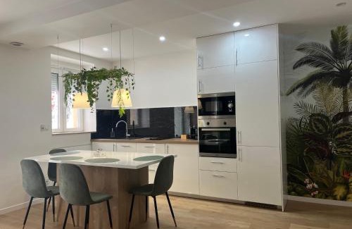 Saint-Roch - Badouillere - Chavanelle Apartment | Appartement Luxe Jaune