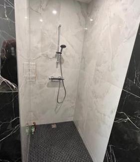 Saint-Roch - Badouillere - Chavanelle Apartment | Appartement Luxe Jaune