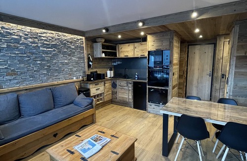 Courchevel Apartment | Appartement Luxe Style Chalet Exposition sud Garage Privatif Ski au Pied