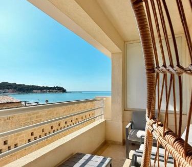 Les Sablettes Apartment | Appartement Luxueux Entre Bord de Mer & Montagne - by Résidence La Fontaine Sablettes