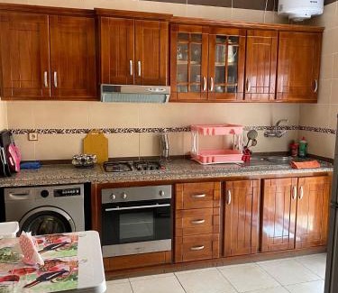 Martil Apartment | Appartement Martil 3 chambres proche de centre ville 5mn à pied et la plage 10mn à pied et 10mn de aeroport Tetouan en voiture