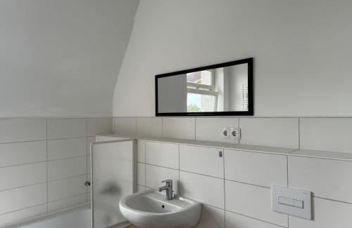 Halle Apartment | Appartement "Martin" mit Balkon, 3 Schlafzimmern und Parkplatz