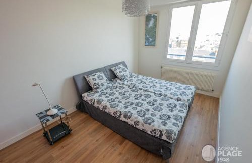 Les Sables d'Olonne Apartment | Appartement moderne 80m² avec wifi, lave-vaisselle, balcon et vue mer - FR-1-197-539
