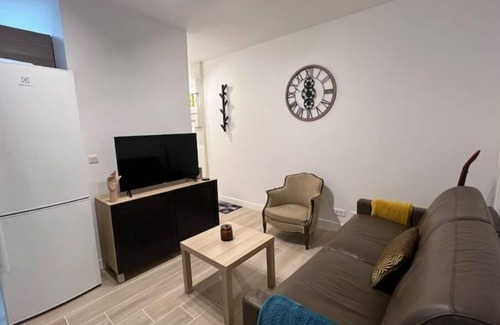 Aubervilliers Apartment | Appartement Moderne et Douillet