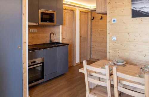 Val-Thorens Apartment | Appartement moderne à Val Thorens - 4 pers - 1 chambre, 1 cabine, skis aux pieds, balcon - FR-1-637-30