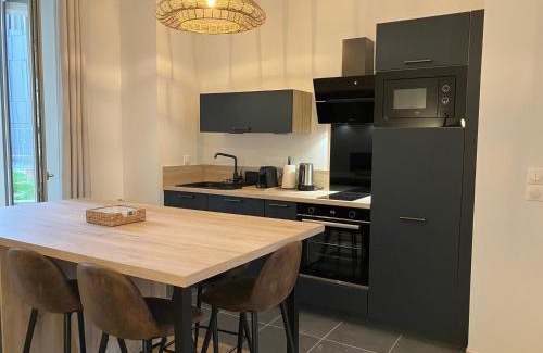 Le Palais Apartment | Appartement moderne avec terrasse près des plages - FR-1-418-258