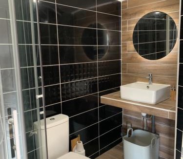 Chateauvert Apartment | Appartement moderne avec climatisation , proche du centre ville