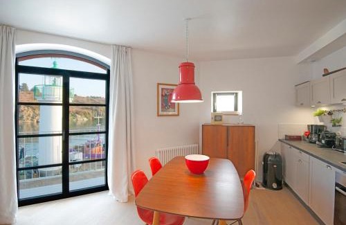 Sauzon Apartment | Appartement moderne avec vue sur port et balcon à Sauzon - FR-1-418-188